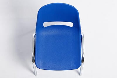 Stapelbare robuste Kunststoffstühle für Kinder